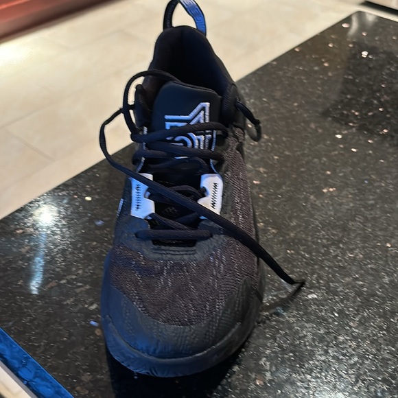 Men’s authentic Kyrie basketball sneakers, worn five times slightly used - Picture 3 of 3